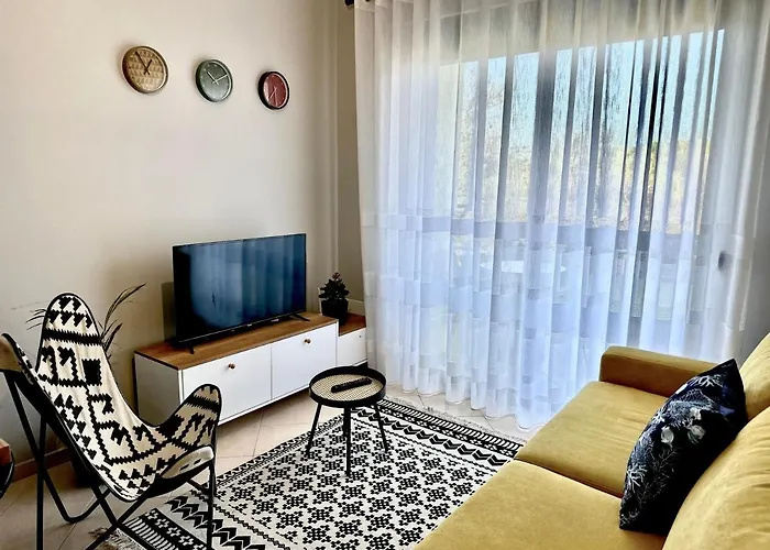 Cheerful 2-Bedroom Apartment In Golem