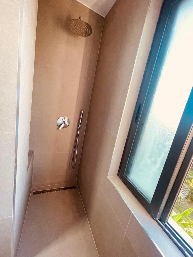 Cheerful 2-bedroom In Golem Lägenhet